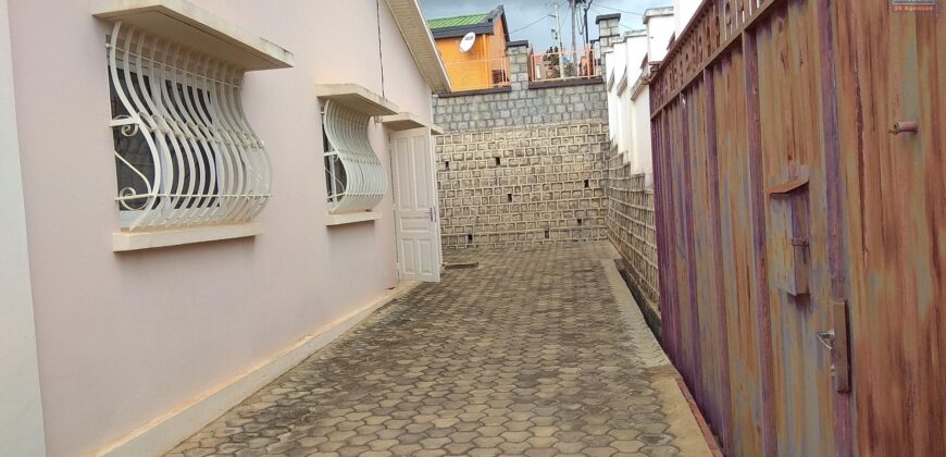 Villa F4, Alasora