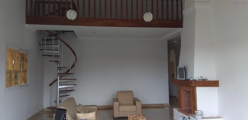 Villa F4, Alasora
