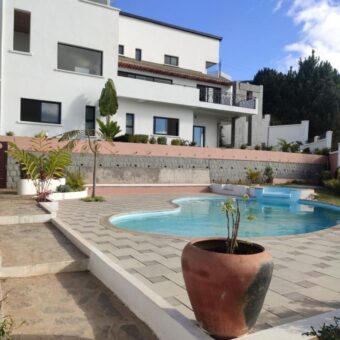 A louer appartements T3 à T5 avec piscine et vue dégagée situés à 10 min d’Ambatobe