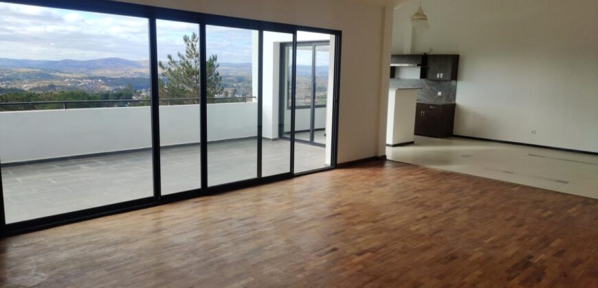 A louer appartements T3 à T5 avec piscine et vue dégagée situés à 10 min d’Ambatobe