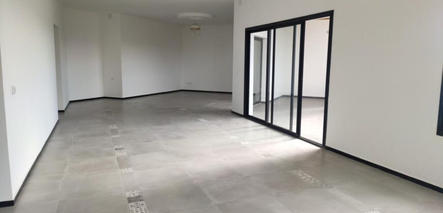 A louer appartements T3 à T5 avec piscine et vue dégagée situés à 10 min d’Ambatobe