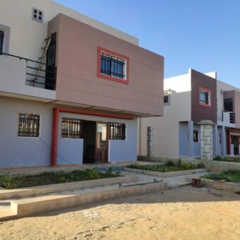 A louer villas de type F6 situées dans une petite résidence sécurisée à Ivandry