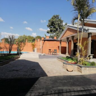 Villa meublée, plain pied de standing avec piscine, Talatamaty