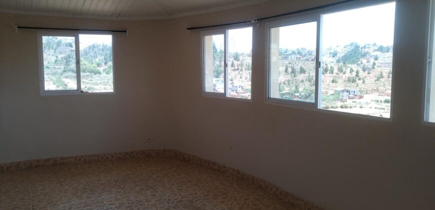 Vente villa F5 à étage située à Alasora