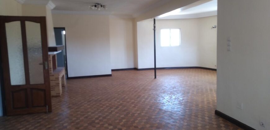 Vente villa F5 à étage située à Alasora
