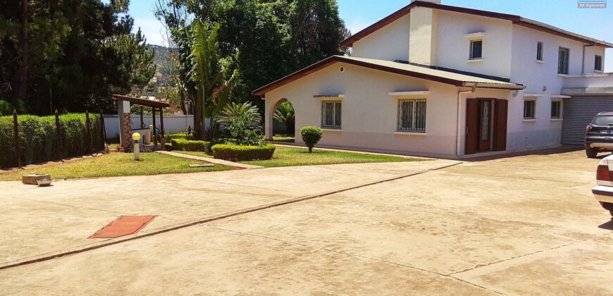 Villa F5, Iavoloha