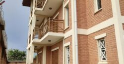 Bâtiment deux étages avec trois appartements, Ambodivoanjo