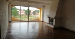 A vendre u n charmant appartement T3 situé dans une résidence sécurisée à Mandrosoa Ivato