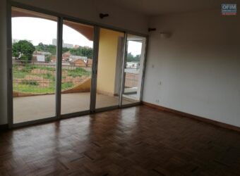 A vendre u n charmant appartement T3 situé dans une résidence sécurisée à Mandrosoa Ivato