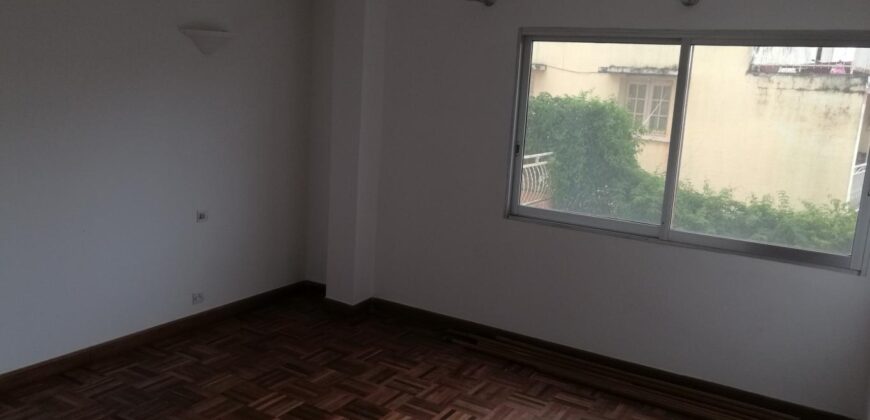 A vendre u n charmant appartement T3 situé dans une résidence sécurisée à Mandrosoa Ivato