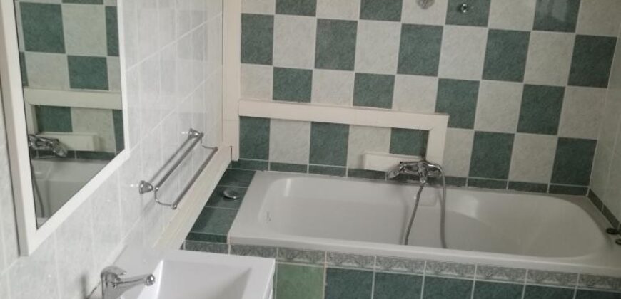A vendre u n charmant appartement T3 situé dans une résidence sécurisée à Mandrosoa Ivato