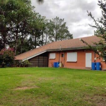 A louer villa à étage meublée et équipée située dans une résidence sécurisée à Ambohimangakely