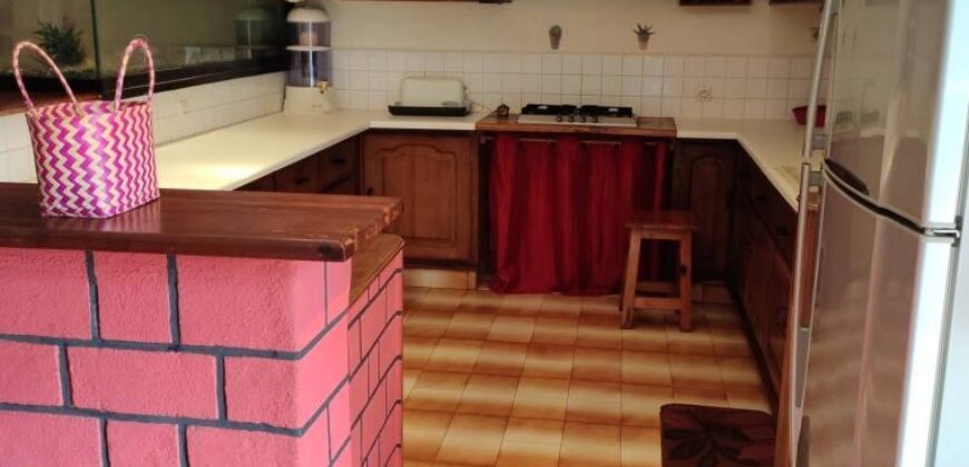 A louer villa à étage meublée et équipée située dans une résidence sécurisée à Ambohimangakely