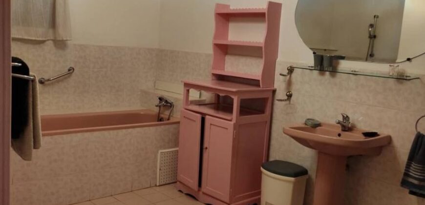 A louer villa à étage meublée et équipée située dans une résidence sécurisée à Ambohimangakely