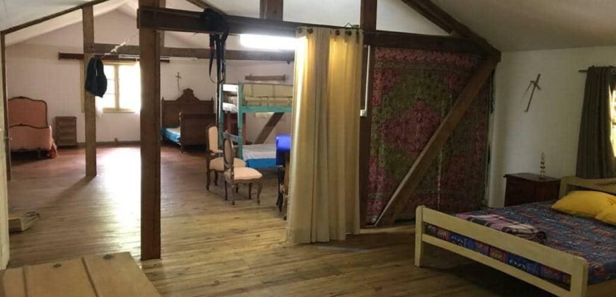 A louer villa à étage meublée et équipée située dans une résidence sécurisée à Ambohimangakely