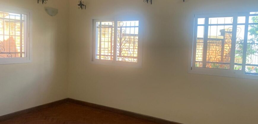 Villa F5 , Ambohibao