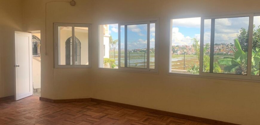 Villa F5 , Ambohibao