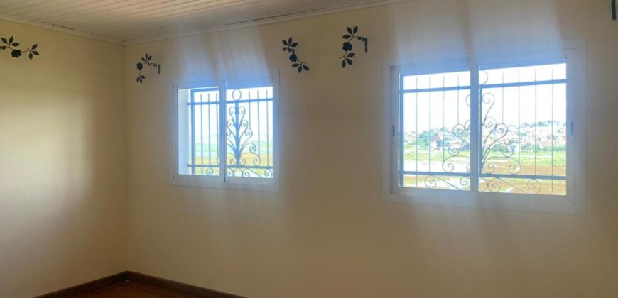 Villa F5 , Ambohibao