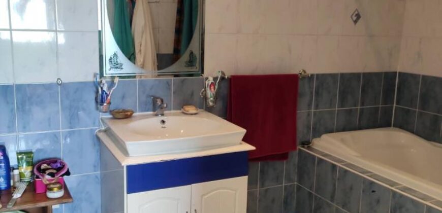 A louer une grande villa F4 située dans une petite résidence sécurisée à Analamahitsy Ambatobe