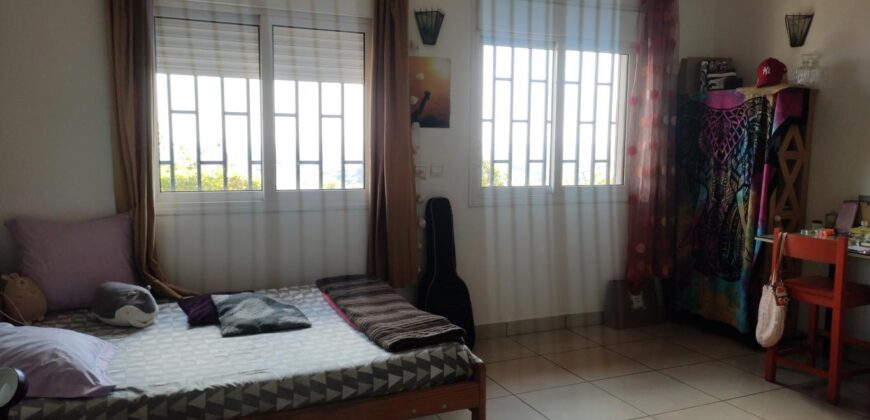 A louer une grande villa F4 située dans une petite résidence sécurisée à Analamahitsy Ambatobe