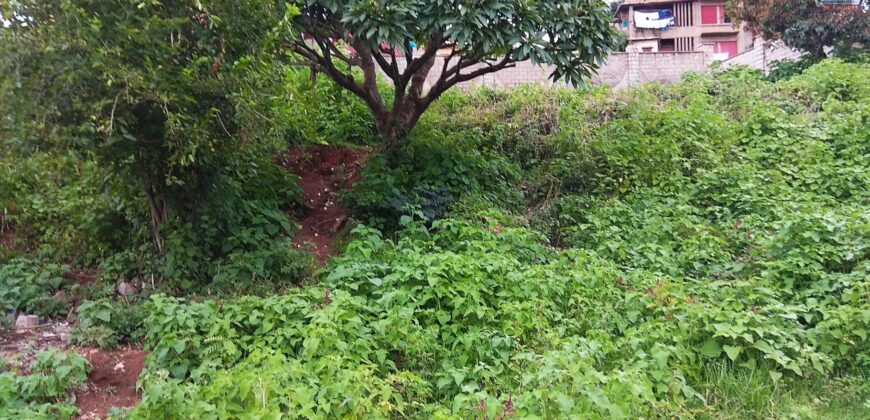 A vendre un terrain de 1400m2 situé proche du centre-ville à Fort Voyron