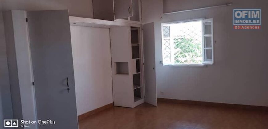 Villa F5 sur R+1 dans un quartier calme, Ambohibao