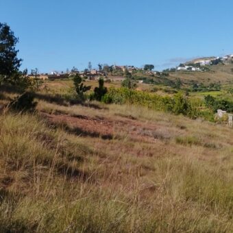 Terrain 2100m2, Manazary