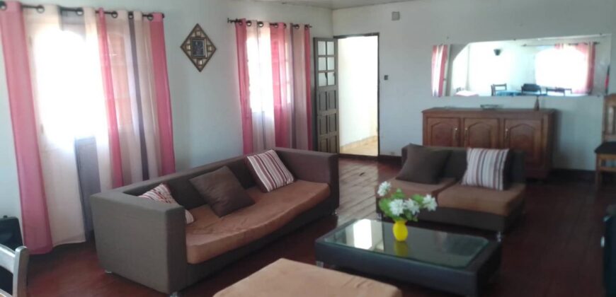 Villa R+2 avec trois appartements indépendants, Ivato