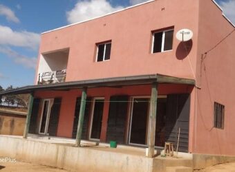 Villa F3 à finir sur un terrain de 604M2, Ankadikely