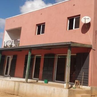 Villa F3 à finir sur un terrain de 604M2, Ankadikely