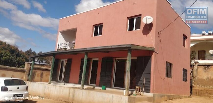 Villa F3 à finir sur un terrain de 604M2, Ankadikely