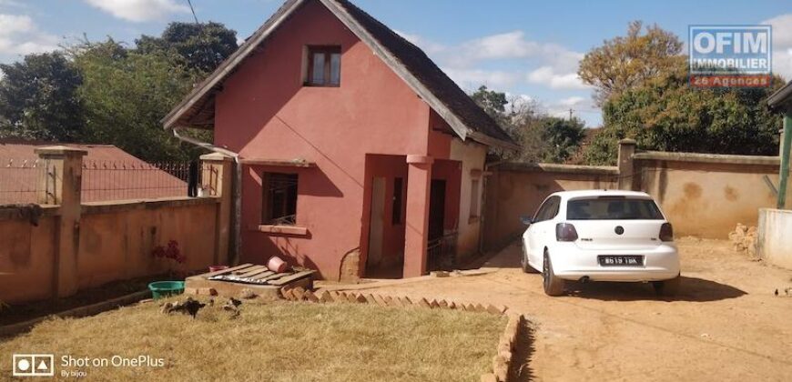 Villa F3 à finir sur un terrain de 604M2, Ankadikely