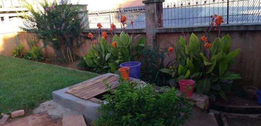 Villa F3 à finir sur un terrain de 604M2, Ankadikely