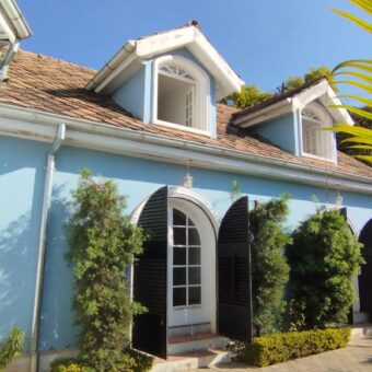 A vendre une coquette villa F5 à étage située dans un quartier calme et sécurisé à Mahatony Ivandry