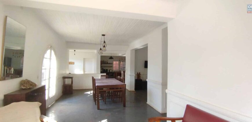 A vendre une coquette villa F5 à étage située dans un quartier calme et sécurisé à Mahatony Ivandry