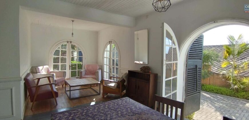 A vendre une coquette villa F5 à étage située dans un quartier calme et sécurisé à Mahatony Ivandry