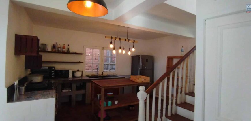 A vendre une coquette villa F5 à étage située dans un quartier calme et sécurisé à Mahatony Ivandry