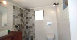 A vendre une coquette villa F5 à étage située dans un quartier calme et sécurisé à Mahatony Ivandry