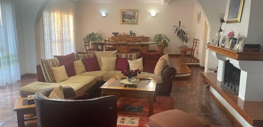 A vendre une grande villa F6 située à Ambohibao, offrant une vue imprenable sur le lac Mamamba.