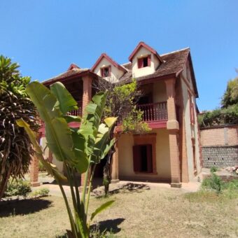 Villa F5 à louer située à Anjohy