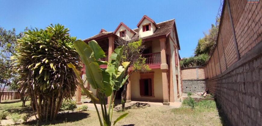 Villa F5 à louer située à Anjohy