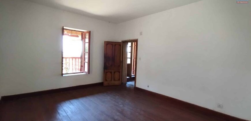 Villa F5 à louer située à Anjohy