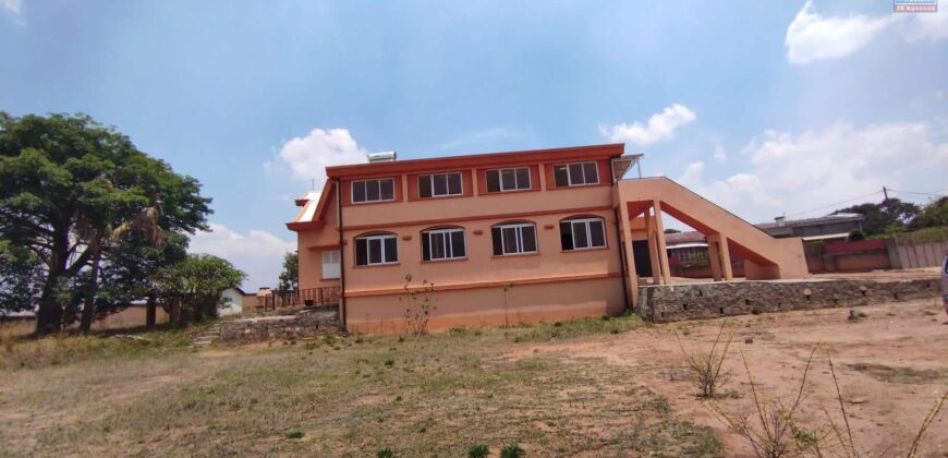Un terrain de 3.100m2 avec 2villas, Imerimanjaka ByPass