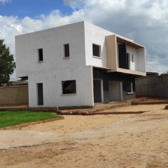 A vendre une villa F5 sur un terrain de 1019m2 à Ilaivola Ivato