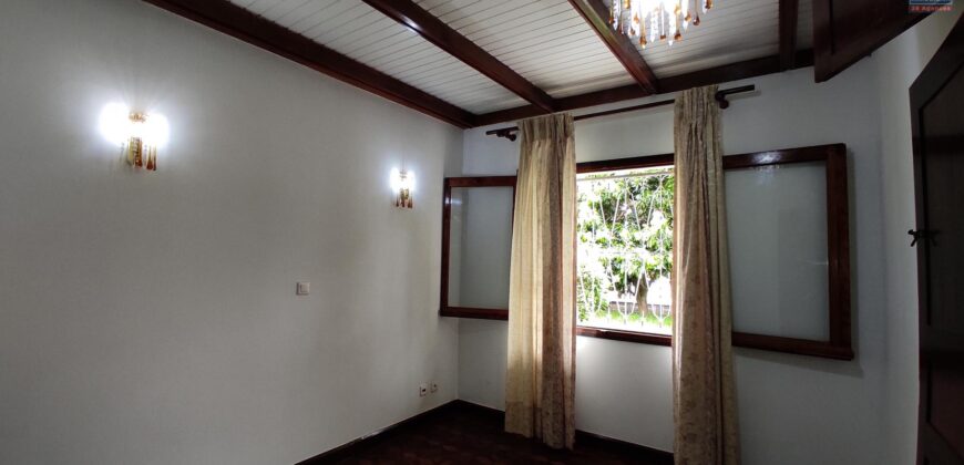 A vendre une villa F5 située dans une résidence sécurisée à Soavina Tanjombato