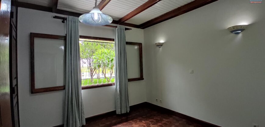 A vendre une villa F5 située dans une résidence sécurisée à Soavina Tanjombato