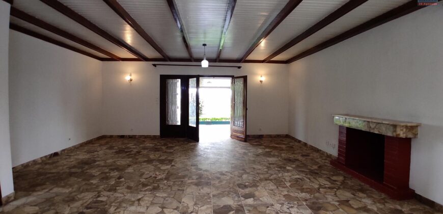 A vendre une villa F5 située dans une résidence sécurisée à Soavina Tanjombato