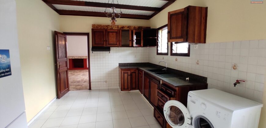 A vendre une villa F5 située dans une résidence sécurisée à Soavina Tanjombato