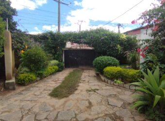 A vendre une villa F4 située en bord de route principale à Ambatotoka