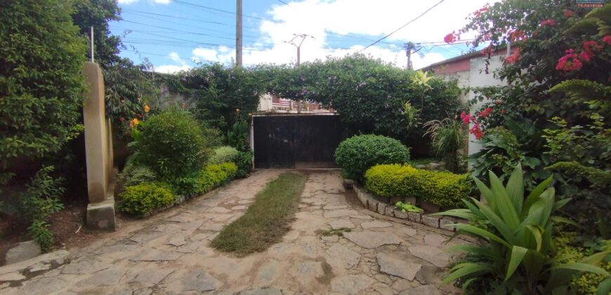 A vendre une villa F4 située en bord de route principale à Ambatotoka